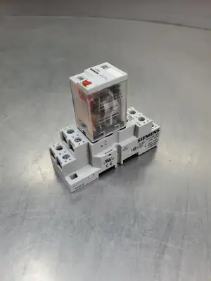 USED Siemens 3TX7109-5JF13 Relay w/3TX7144-4E6 Relay Base