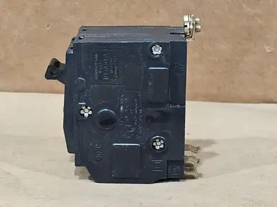 Used SQUARE D QOB250 Switchgears British Columbia CA | Lenmark #1438471