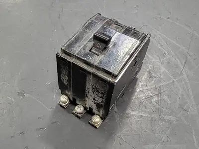 15 Amp, 3 Pole, Circuit Breaker