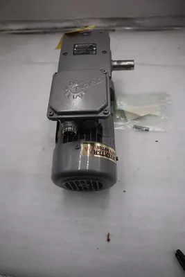 Nord SK 02050-63L/4 CUS 231.41:1 GEAR MOTOR RIGHT-ANGLE - STOCK GF534