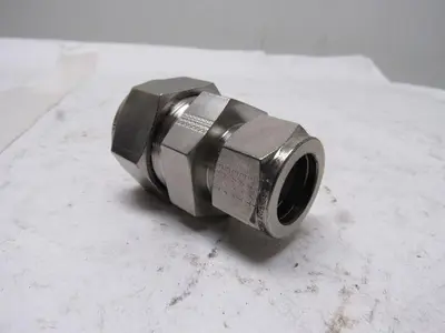 Parker 16RU12-316 A-Lok Reducing Union 1" to 3/4" Double Ferrule Tube Fitting