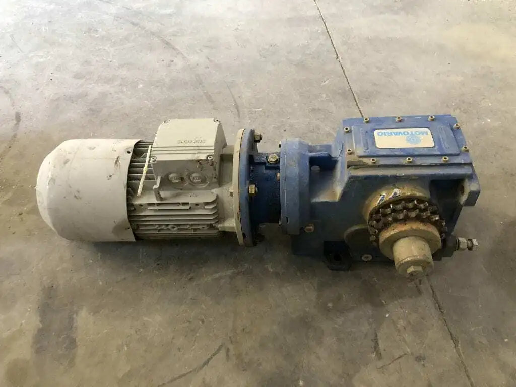MOTOVARIO 0052804 5.3/6.1HP Gearmotor 1440/1740RPM 68.6:1 230/400V 460V 3PH
