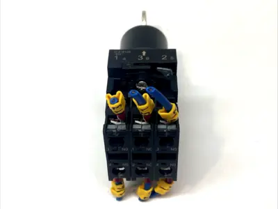 USED SIEMENS 3-POSITION LATCHING KEY SWITCH