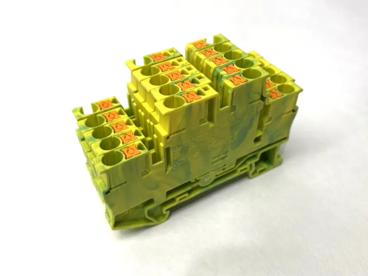 Used PHOENIX CONTACT PTTB 2,5-PE DOUBLE LEVEL TERMINAL BLOCK LOT OF 5 Terminal Blocks | Maverick Industrial Sales #1103799