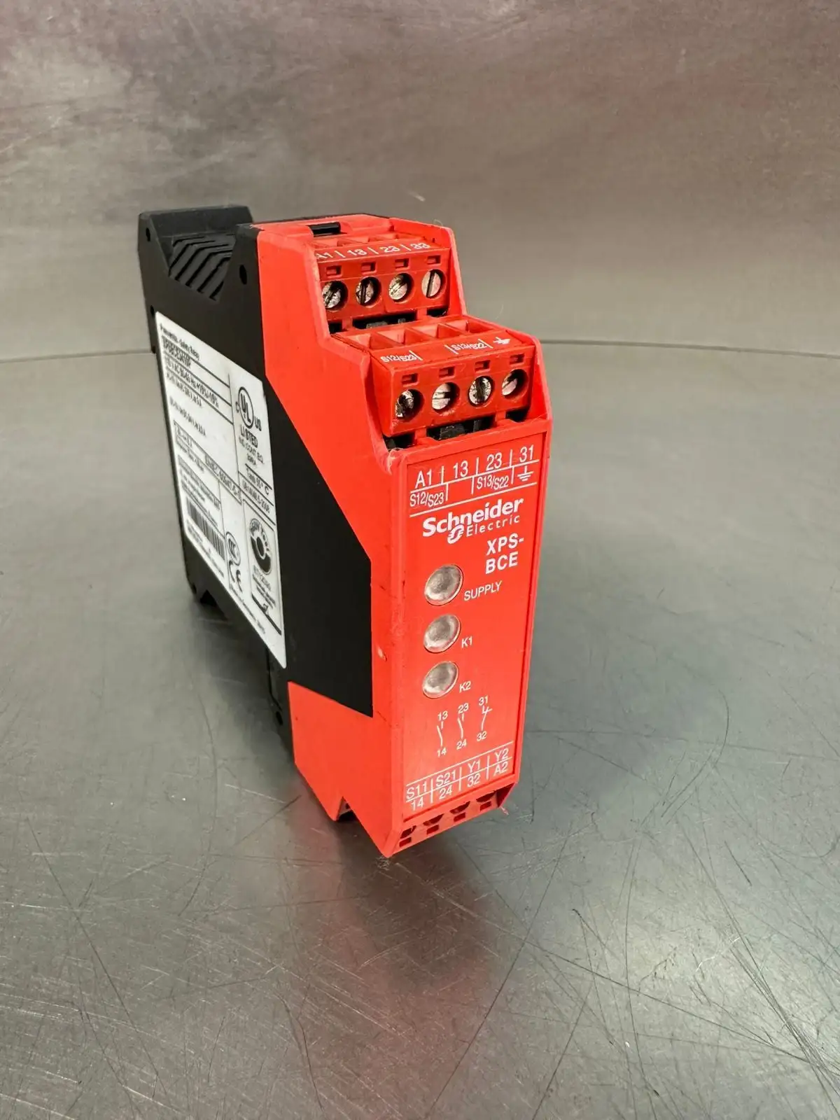 Schneider Electric XPSBCE3410P Safety Relay 115VAC 50/6HZ 8A (7.3.4)