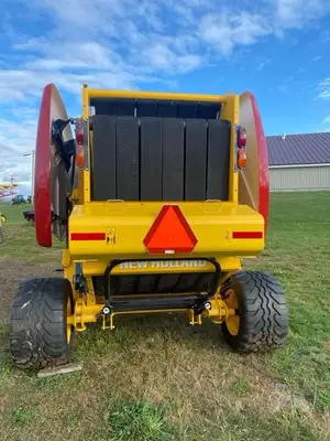 New | in-Stock 2025 NEW HOLLAND ROLL-BELT 450 Square Balers Maine US | Beauregard Equipment #1511369