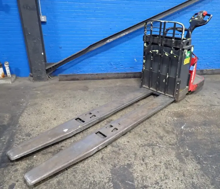 Used THE RAYMOND CORPORATION 8410 Pallet Jacks Ohio US | HGR 24 #743384