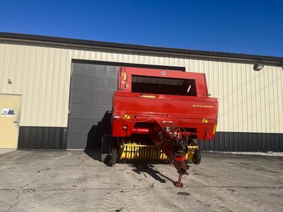 NEW HOLLAND 678 Roll Baler | County Equipment Company LLC (9)