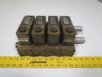Ross W7076A2331 Pneumatic valve w/subplate used lot of 4