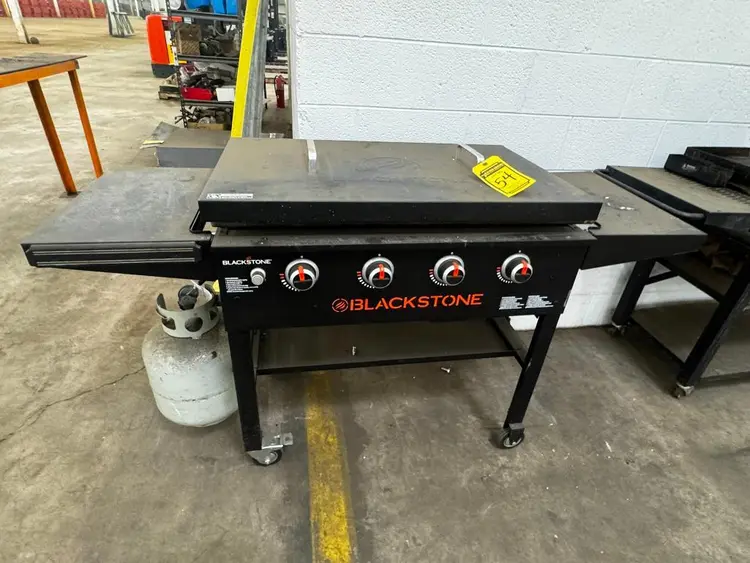 Used _UNKNOWN_ _UNKNOWN_ Grills & Griddles North Carolina US | Myron Bowling Auctioneers Inc #1543486