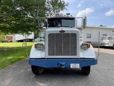 USED 2011 PETERBILT 367