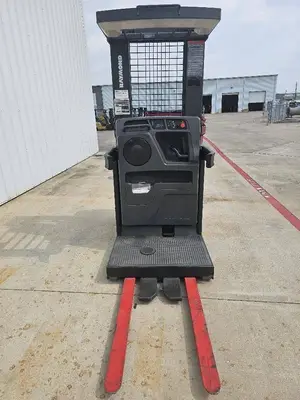 Used 2011 RAYMOND 520OPC30TT Order Pickers Illinois US | Somerset Equipment Sales #1546252