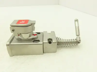 Allen Bradley 440T-MSALE10BC Guardmaster Trapped Key Interlock Switch With Key