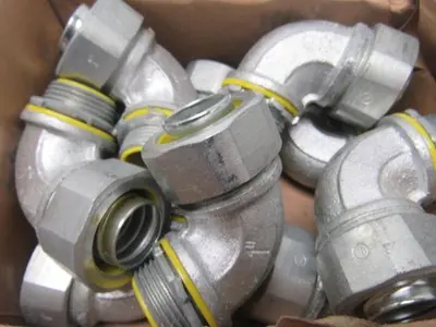 Crouse Hinds Co LBT1009 1" 90° Male Flexible Conduit Connector Box of 10