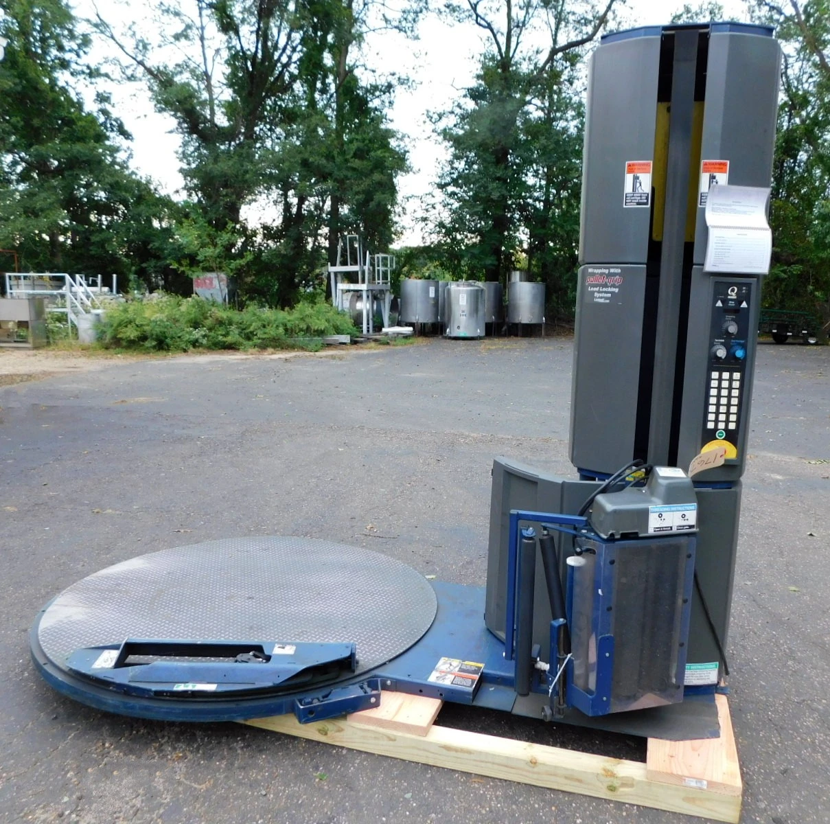 Used LANTECH Q 300 XT Wrapping Machines New Jersey US | Champion Trading Corporation #1471056