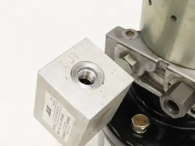 JLG 3600392
3600392 Lift Hydraulic Pump Motor 24VDC W/Tank Concentric 10MSP