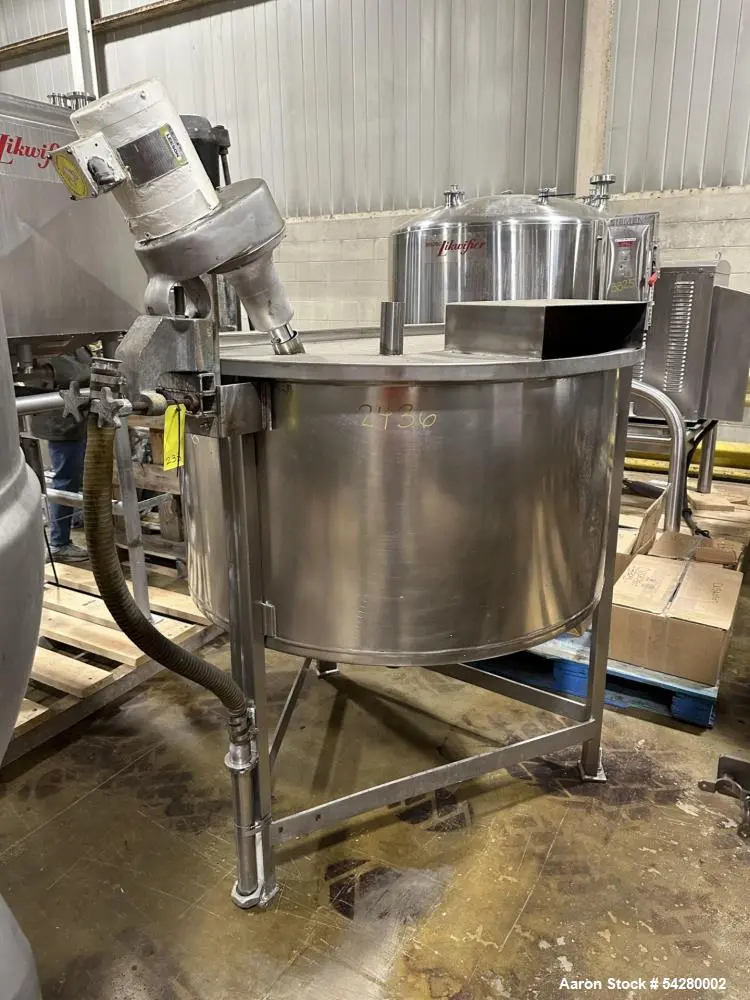 Used 200 Gallon Stainless Steel Vertical Mix Tank – Propeller Agitated, Leg Moun