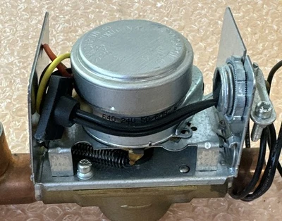 NEW HONEYWELL V8043A1029