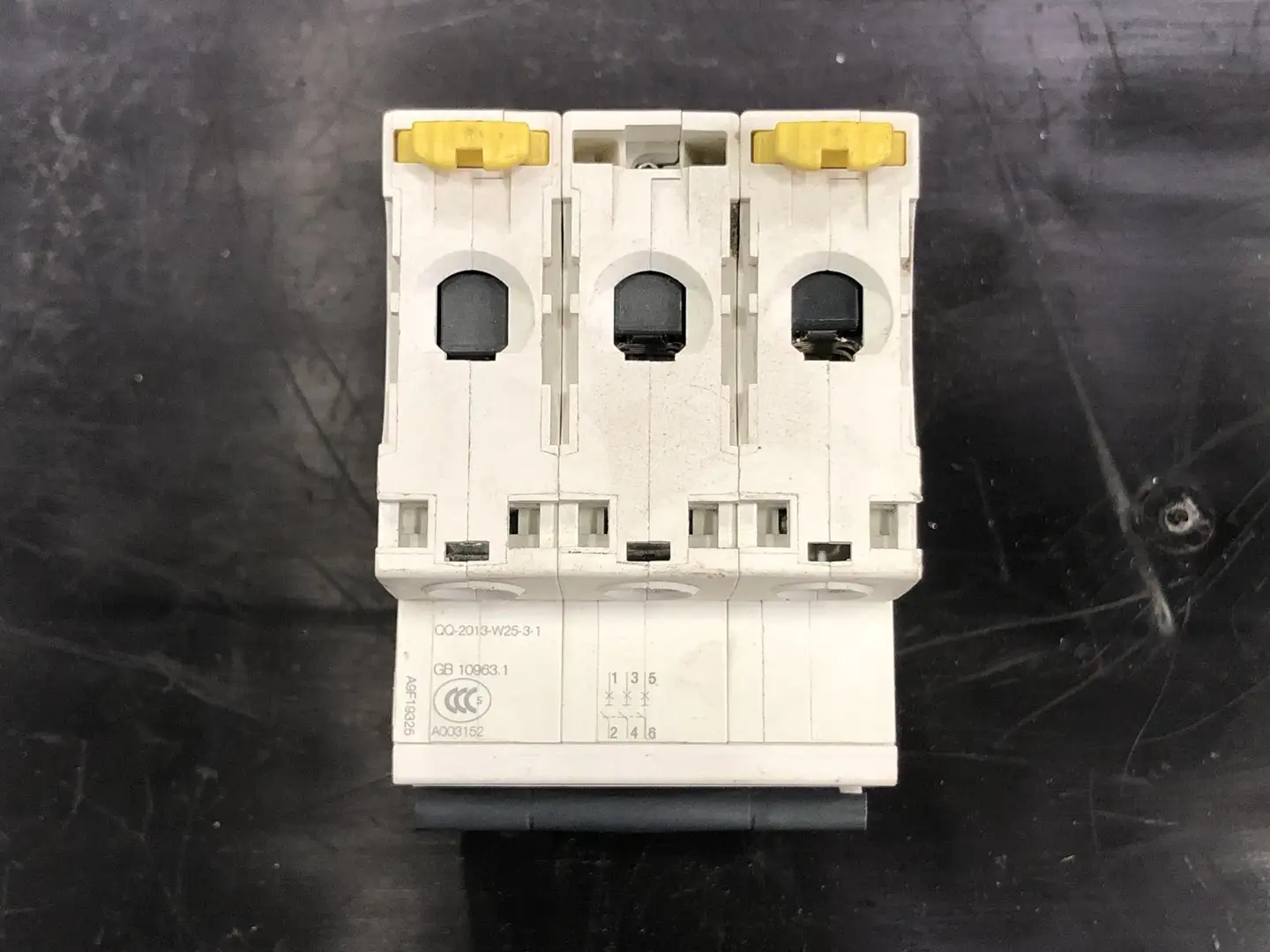 USED SCHNEIDER ELECTRIC IC65N D25A