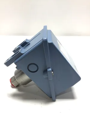 USED UNITED ELECTRIC CONTROLS ⚙️ MODEL: H400-S156B FOR EASY IDENTIFICATION, REPLACEMENT, AND COMPATIBILITY REFERENCE.