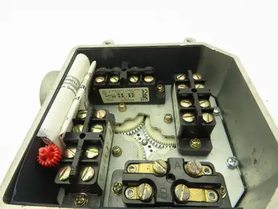 Hubbell 55-4E-4DP-WR-40 Rotary Cam Limit Switch 40:1 Gear Ratio 4NO 4NC 600V RH