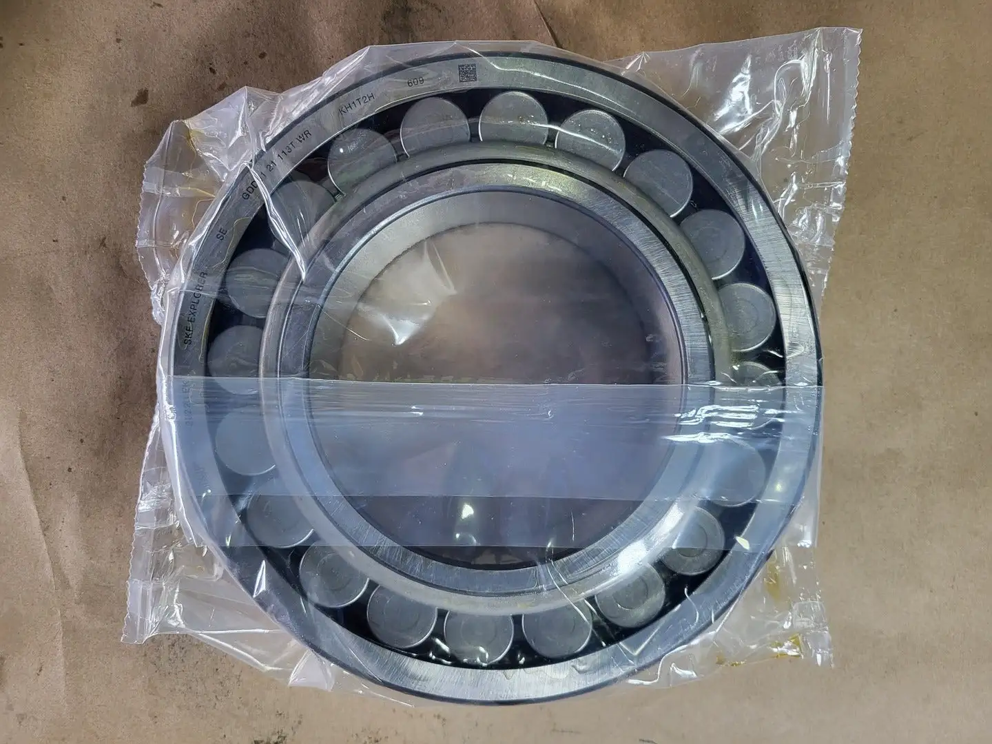 NEW SKF 22226 EK