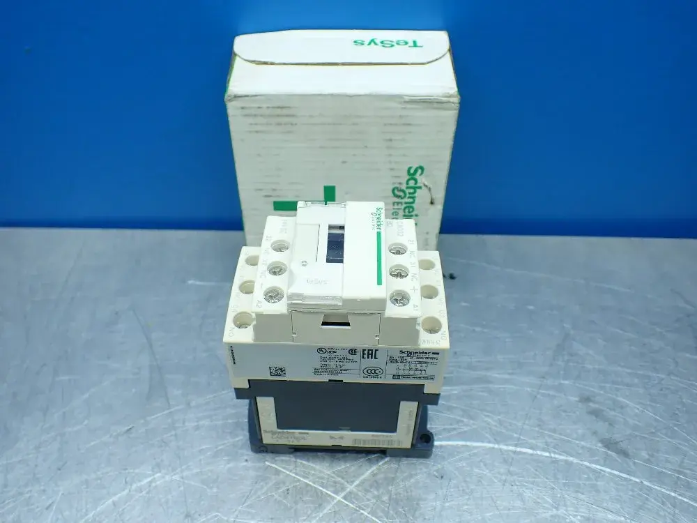 NEW SCHNEIDER ELECTRIC LAD4TBDL