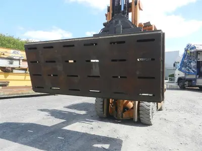 USED CLAMPING TABLE 2000 X 800 X 600 MM