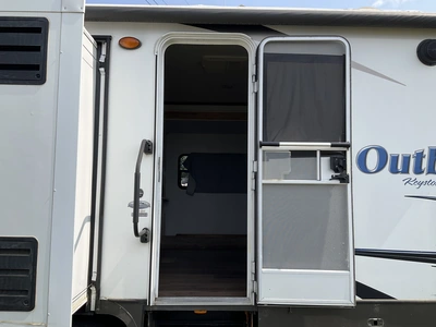 Used 2014 KEYSTONE OUTBACK M-323 BH 36' Campers, Caravans, Motorhomes Michigan US | Miedema Asset Management Group #1328972