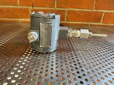 Used DWYER TTE-104-W TEMPERATURE TRANSMITTER 10-35 VDC Transducers California US | Equipment Lab #1437667
