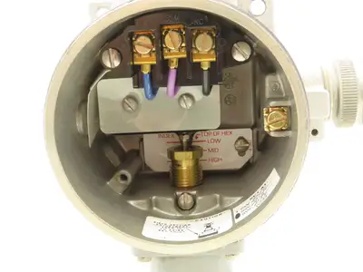 United Electric Controls J120K Pressure Switch 125VAC 456A 2/20PSID 3/4"NPT