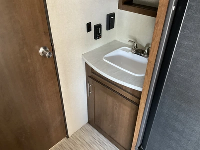 Used 2020 AVENGER FOREST RIVER Campers, Caravans, Motorhomes Michigan US | Miedema Asset Management Group #1337428