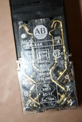 USED ALLEN BRADLEY 800MR-H33B