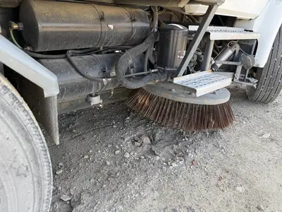 USED 2005 FREIGHTLINER FL70