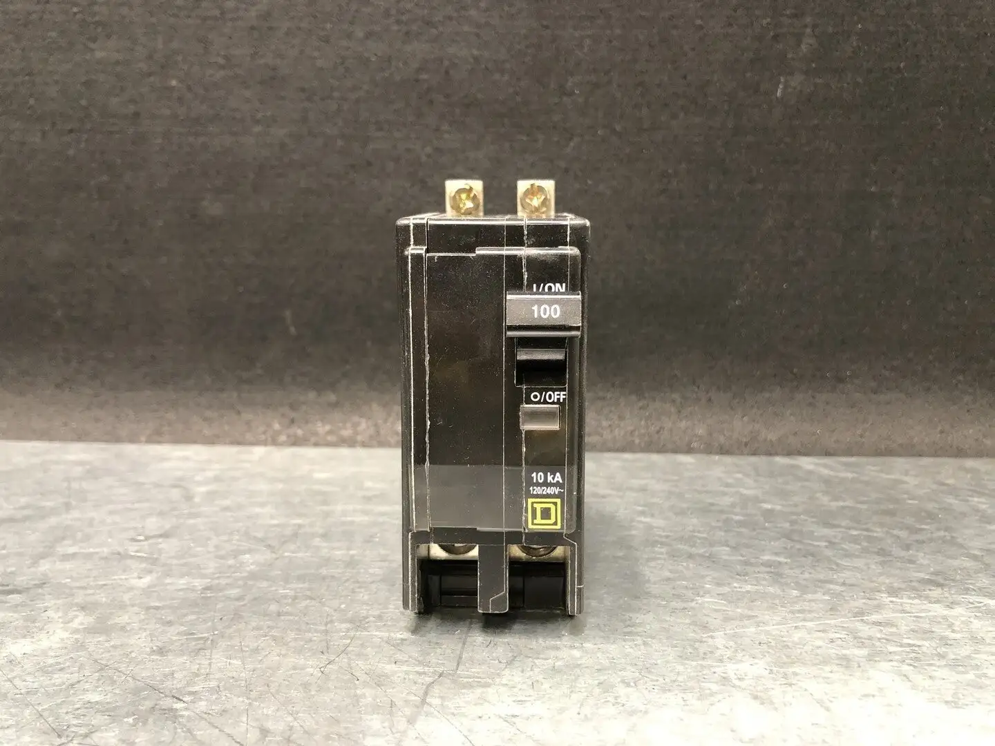 NEW SQUARE D QOB2100