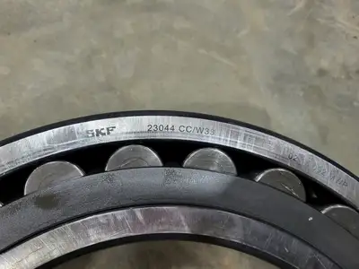 NEW SKF 23044 CC/W33