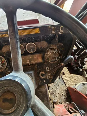 1988 Case International 585 tractor with loader | Iron Listing (52)