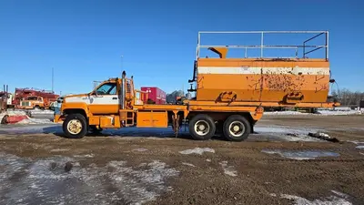 USED 2000 GMC C8500 TANDEM AXLE BED TRUCK