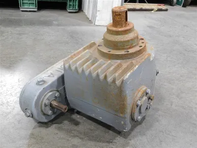 S-E-Co. 101 317 Right Angle Gear Reducer Used
