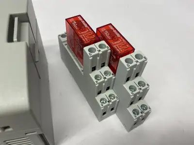 NEW ALLEN-BRADLEY SER. A GUARDMASTER SAFETY RELAY START. KIT
