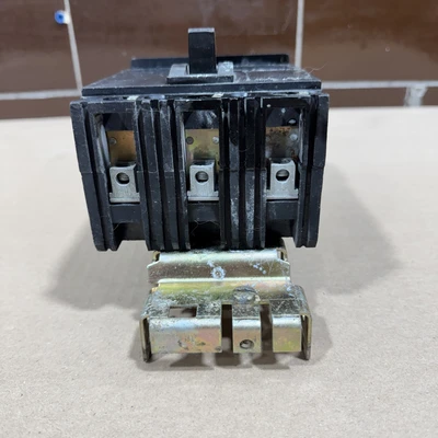 USED Square D LJ-6583