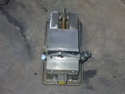 Kurt 6" Vise