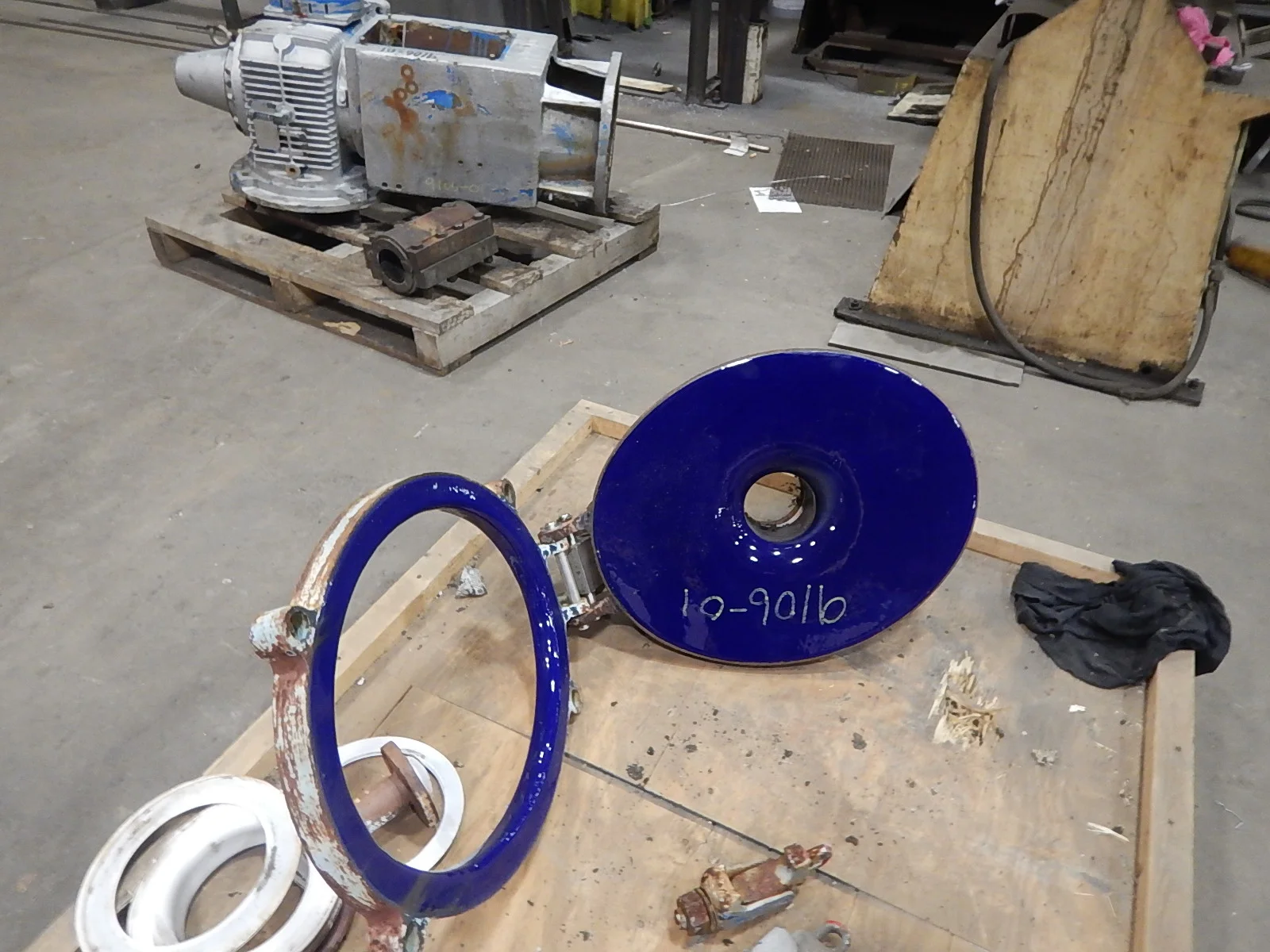 USED MANWAY 14" X 18"