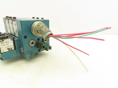 MAC 811C-PM-111DA-142 Pneumatic 3-Station Manifold 5/2 Solenoid Valves 120V