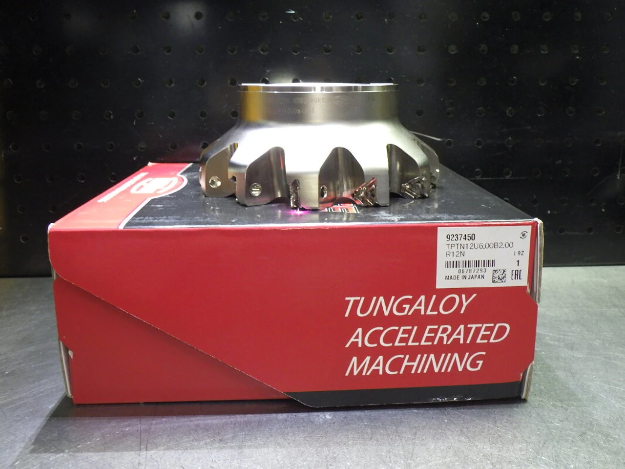 Tungaloy TunG 6" Indexable Facemill 2" Arbor TPTN12U6.00B2.00R12N (LOC1316B)