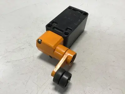 USED SIEMENS 3SE3 120-1GW-Z