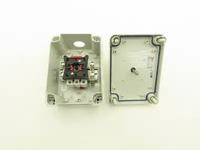 VC2GUN Switch Control Station 25A Enclosed Disconnect 15Hp @ 600vac