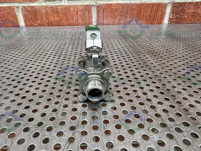 USED INLINE INDUSTRIES STAINLESS STEEL BALL VALVE W/ 1/2" SANITARY FITTING
