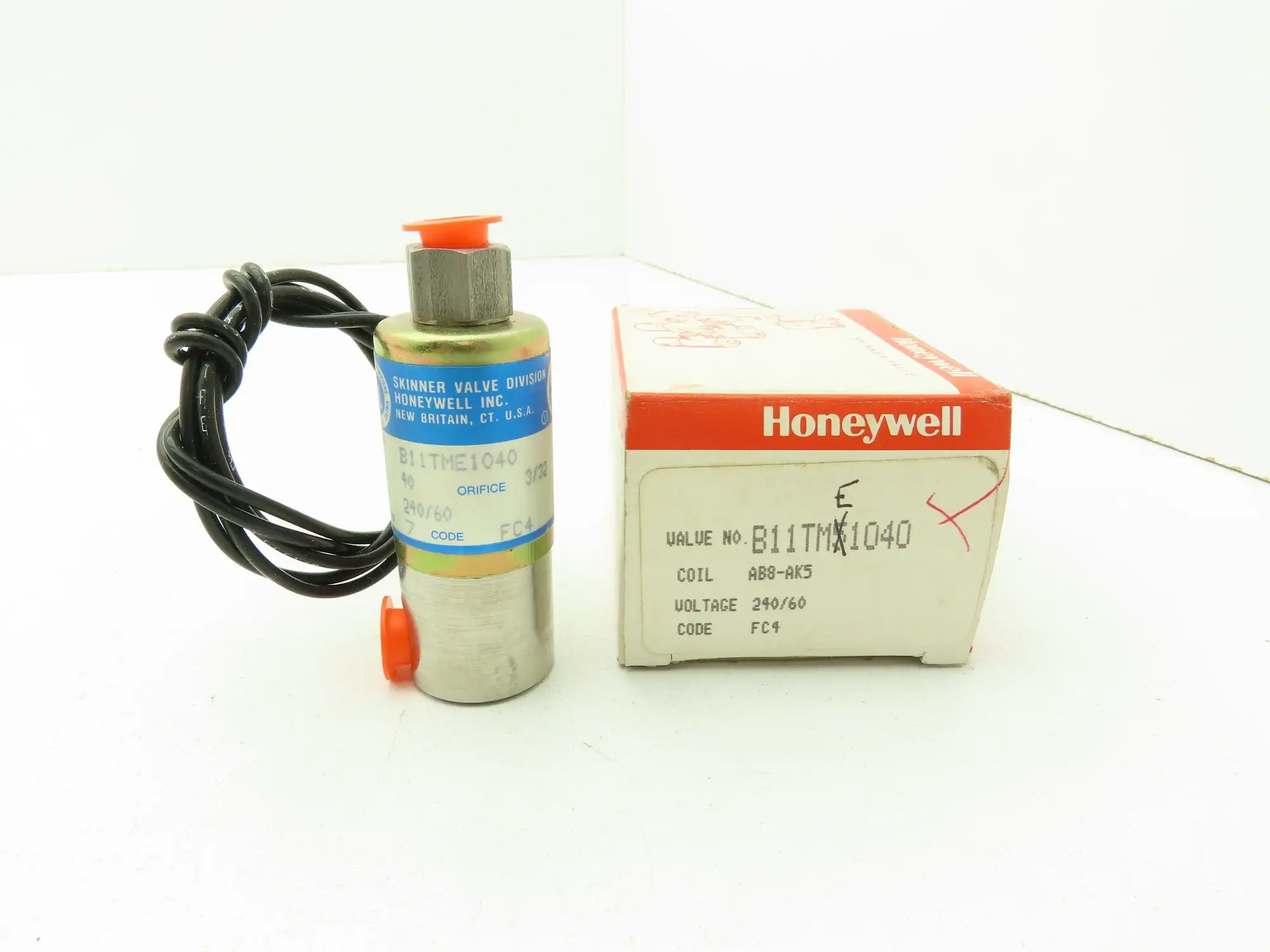 Honeywell Skinner B11TME1040 Solenoid Valve 2-Way (NO) 240VAC 40 PSI 1/8" NPT