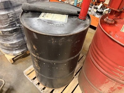 Used PROGUARD AW 32 HYDRAULIC FLUID WITH HAND PUMP Miscellaneous MRO Michigan US | Miedema Asset Management Group #1410892